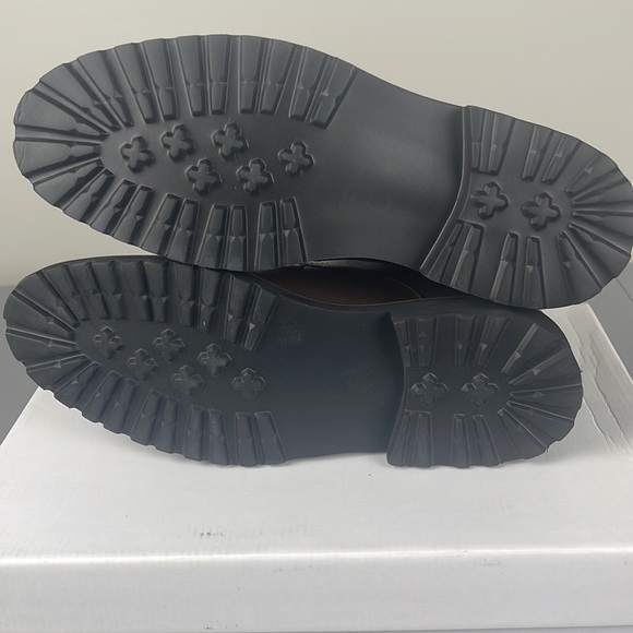 Donald Pliner James Lace Up Pebbled Leather Boot. - Picture 8 of 10